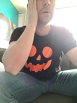 Snapshot of tom_sauwer chatting on March 2, 2025, 12:14 pm tom sauwer online show from March 2, 2025, 12:14 pm