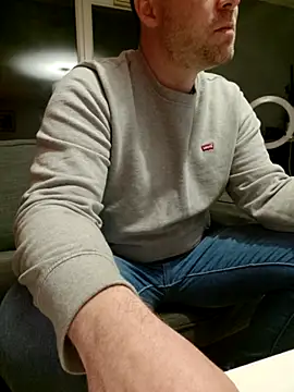 Snapshot of tom_sauwer chatting on October 5, 2025, 8:32 pm tom sauwer online show from October 5, 2025, 8:32 pm