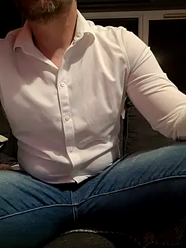 Snapshot of tom_sauwer chatting on October 28, 2025, 10:52 pm tom sauwer online show from October 28, 2025, 10:52 pm