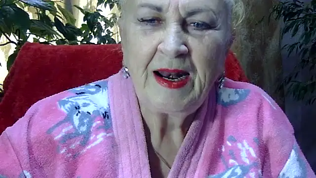 Snapshot of Emma52610 chatting on November 15, 2025, 8:18 am Emma52610 online show from November 15, 2025, 8:18 am