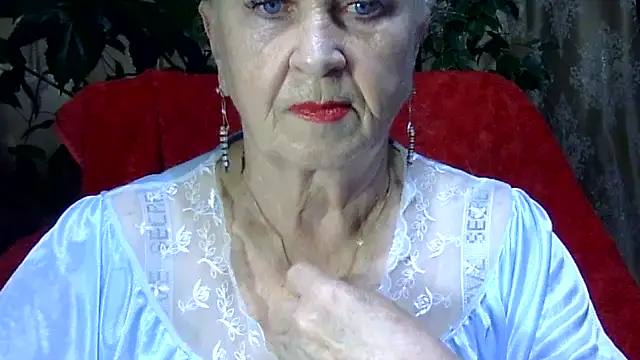 Snapshot of Emma52610 chatting on November 18, 2025, 7:33 am Emma52610 online show from November 18, 2025, 7:33 am