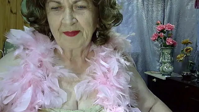 Emma52610 online show from June 14, 2026, 5:14 pm