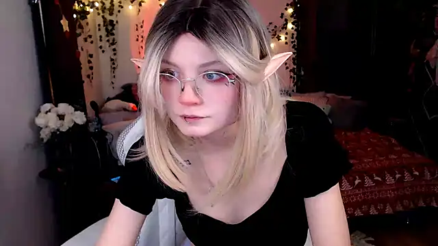 Snapshot of MissToree chatting on December 23, 2024, 8:03 pm MissToree online show from December 23, 2024, 8:03 pm