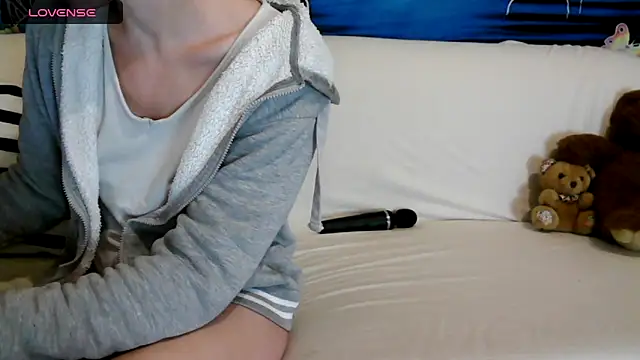 Naughtycandy9 online show from March 26, 2026, 3:32 pm