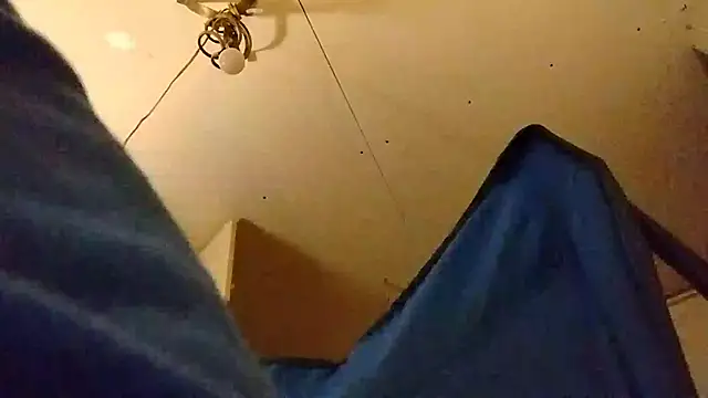 ROBERT0516 online show from October 5, 2025, 2:02 am