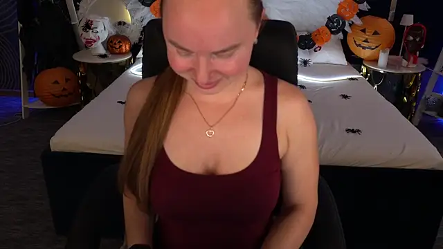 MiaRedFox online show from November 1, 2025, 1:27 pm