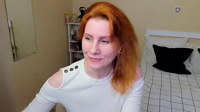 Snapshot of FoxySophia chatting on September 27, 2025, 8:26 pm FoxySophia online show from September 27, 2025, 8:26 pm