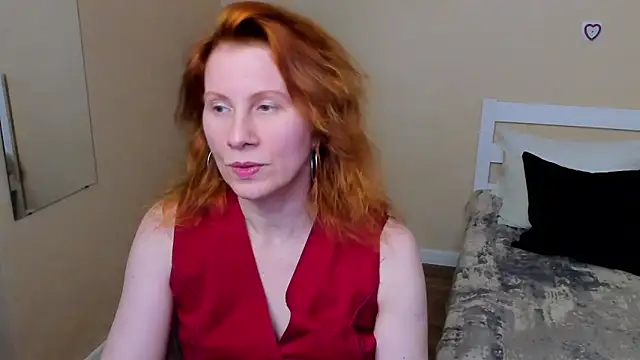 Snapshot of FoxySophia chatting on October 1, 2025, 3:44 am FoxySophia online show from October 1, 2025, 3:44 am