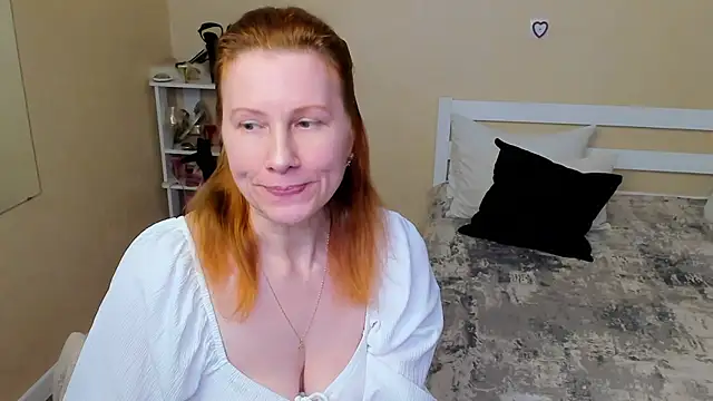 Snapshot of FoxySophia chatting on October 7, 2025, 5:52 am FoxySophia online show from October 7, 2025, 5:52 am