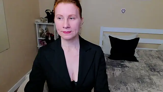 Snapshot of FoxySophia chatting on October 2, 2025, 4:05 am FoxySophia online show from October 2, 2025, 4:05 am