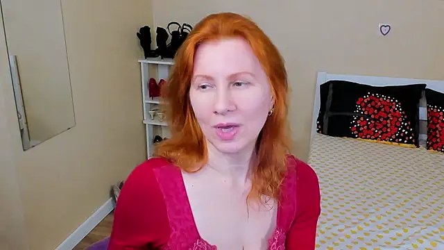 Snapshot of FoxySophia chatting on March 27, 2026, 2:42 am FoxySophia online show from March 27, 2026, 2:42 am