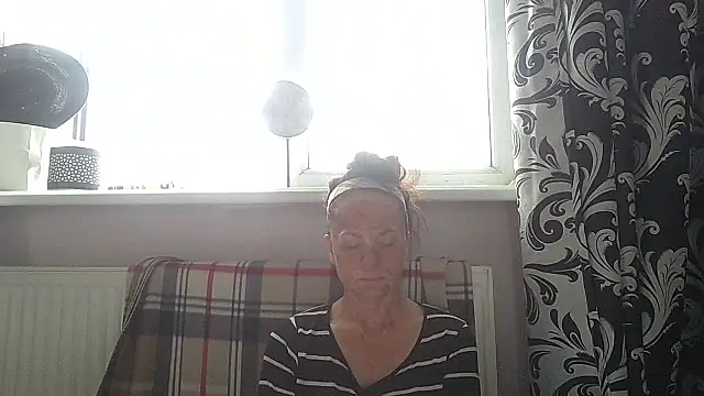 LindaStarS online show from May 8, 2026, 4:49 am
