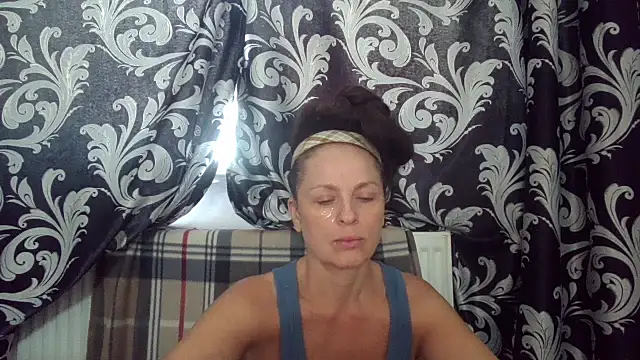 LindaStarS online show from June 27, 2026, 4:51 am