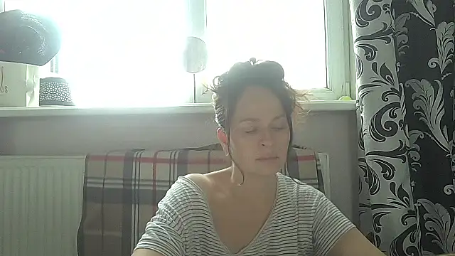 LindaStarS online show from May 13, 2026, 10:55 am