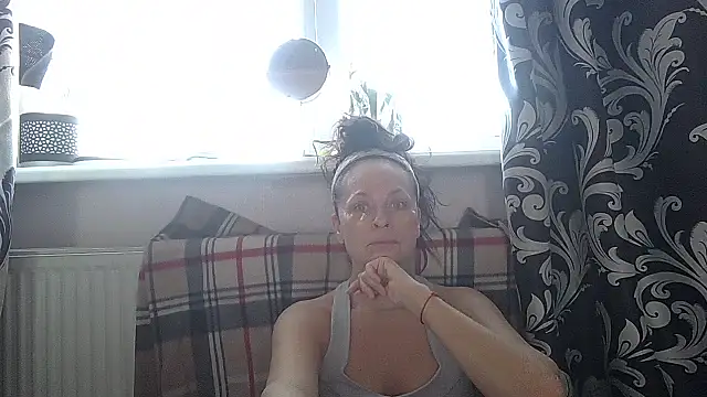 LindaStarS online show from March 12, 2026, 5:45 am