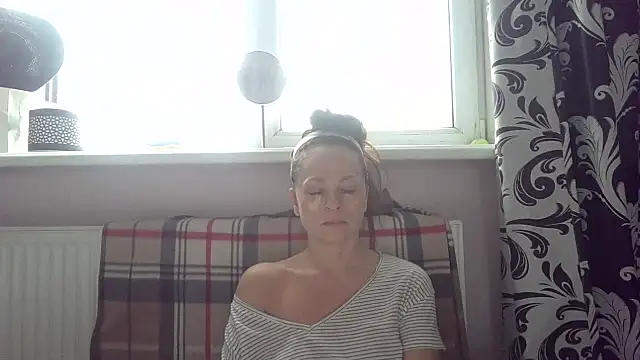 LindaStarS online show from May 14, 2026, 3:36 am