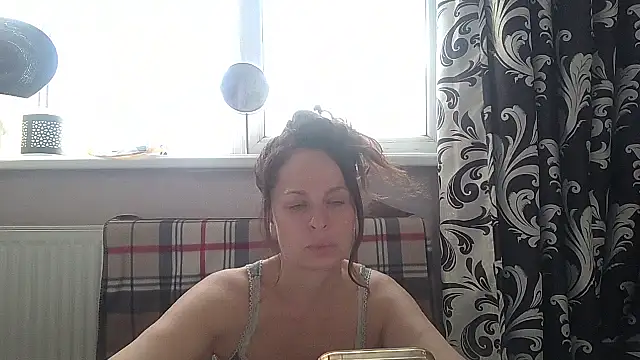 LindaStarS online show from May 21, 2026, 4:26 pm