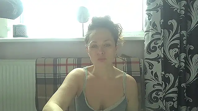 LindaStarS online show from May 20, 2026, 11:07 am