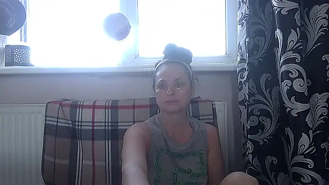 LindaStarS online show from May 29, 2026, 5:35 am