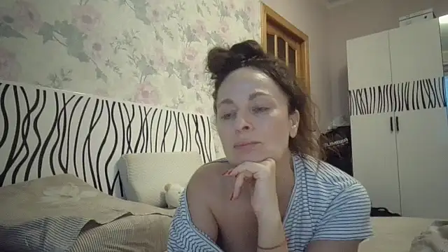 LindaStarS online show from May 9, 2026, 5:27 pm