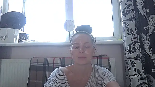 LindaStarS online show from May 15, 2026, 5:27 am