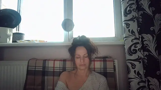 LindaStarS online show from May 15, 2026, 5:33 pm
