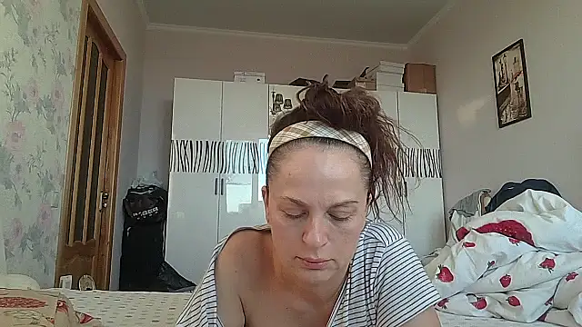 LindaStarS online show from May 16, 2026, 4:39 pm