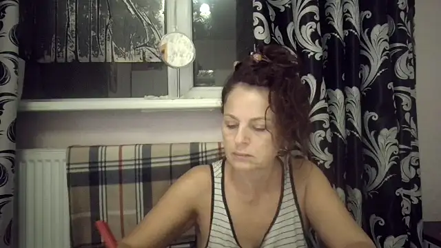 LindaStarS online show from November 10, 2025, 7:52 pm