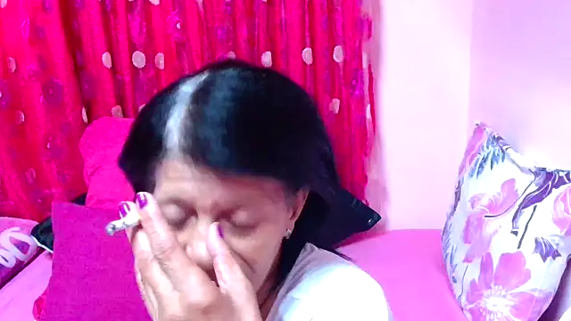 Snapshot of SLUTTYROXY chatting on October 3, 2025, 7:10 am SLUTTYROXY online show from October 3, 2025, 7:10 am