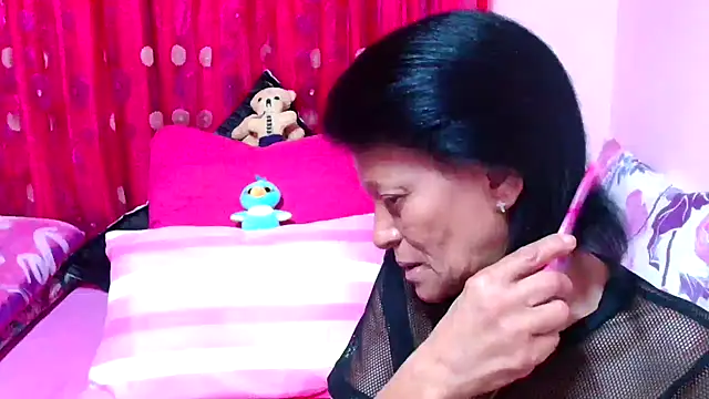 Snapshot of SLUTTYROXY chatting on October 29, 2025, 6:51 pm SLUTTYROXY online show from October 29, 2025, 6:51 pm