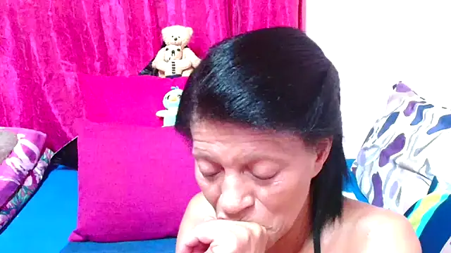 Snapshot of SLUTTYROXY chatting on December 5, 2025, 7:12 pm SLUTTYROXY online show from December 5, 2025, 7:12 pm