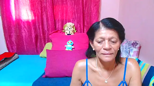 Snapshot of SLUTTYROXY chatting on February 4, 2026, 5:46 am SLUTTYROXY online show from February 4, 2026, 5:46 am