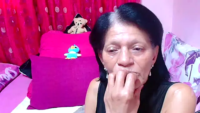 Snapshot of SLUTTYROXY chatting on October 2, 2025, 7:01 am SLUTTYROXY online show from October 2, 2025, 7:01 am