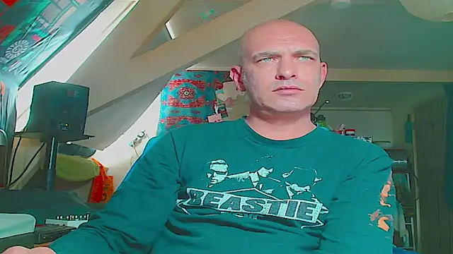 maxhard77 online show from June 12, 2026, 9:07 am