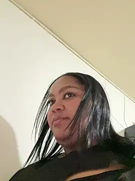 yanza2002 online show from February 7, 2026, 11:24 pm