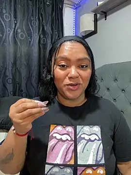 yanza2002 online show from December 3, 2025, 11:25 pm