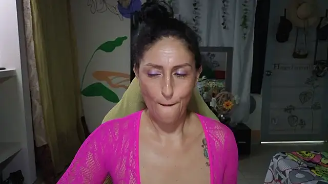 caro mature wild hot online show from December 6, 2024, 8:12 pm