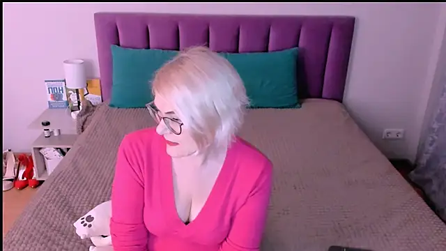 sabrinamacmarren online show from November 13, 2025, 3:27 pm