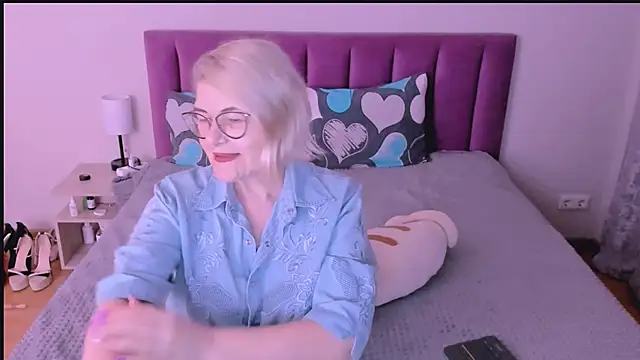 sabrinamacmarren online show from September 8, 2025, 5:12 pm