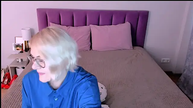 sabrinamacmarren online show from November 23, 2025, 12:26 pm