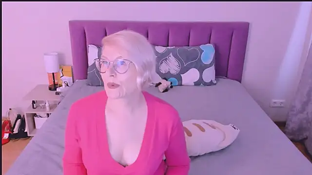 sabrinamacmarren online show from October 4, 2025, 1:56 pm