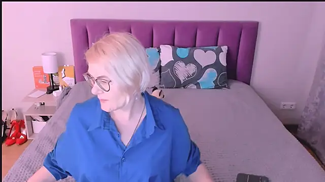 sabrinamacmarren online show from October 21, 2025, 2:38 pm