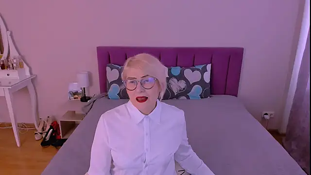 sabrinamacmarren online show from February 8, 2026, 8:34 am