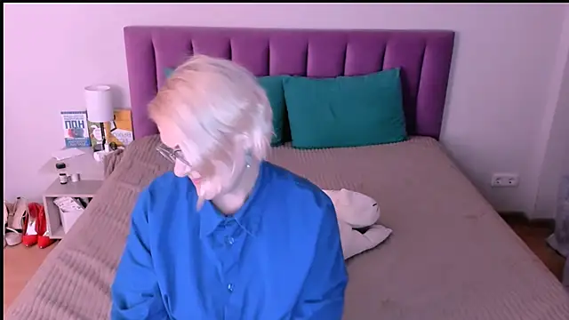 sabrinamacmarren online show from November 14, 2025, 2:54 pm