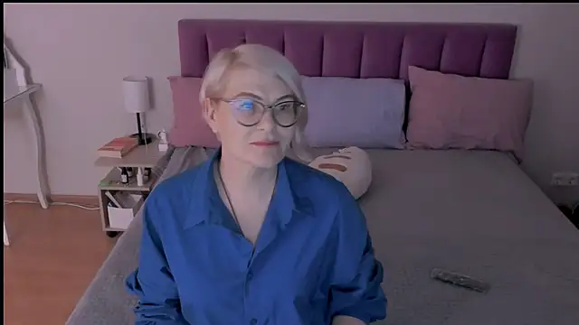 sabrinamacmarren online show from March 19, 2025, 6:23 pm