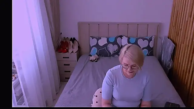 Snapshot of sabrinamacmarren chatting on May 13, 2026, 2:02 pm sabrinamacmarren online show from May 13, 2026, 2:02 pm