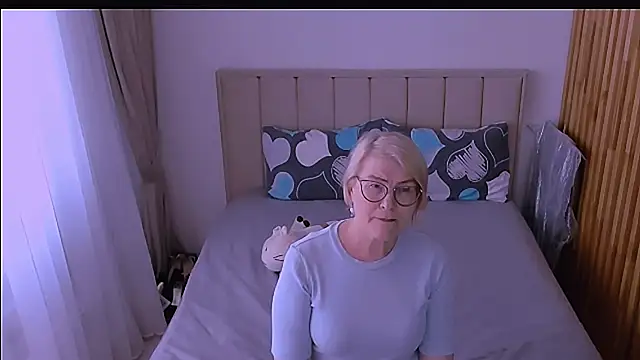 Snapshot of sabrinamacmarren chatting on April 17, 2026, 2:53 pm sabrinamacmarren online show from April 17, 2026, 2:53 pm