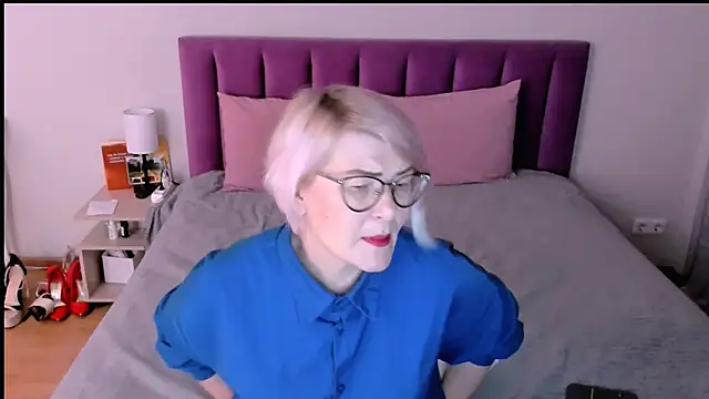 sabrinamacmarren online show from December 2, 2025, 1:35 pm