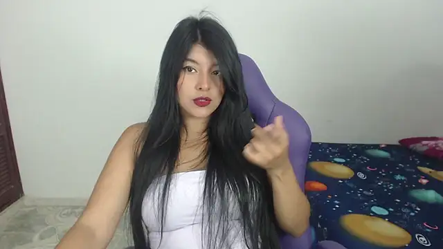 Snapshot of Julieta_Sandia chatting on February 7, 2025, 11:13 pm Julieta Sandia online show from February 7, 2025, 11:13 pm