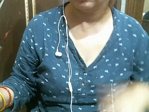 Snapshot of UrsMansi chatting on April 18, 2026, 8:20 pm UrsMansi online show from April 18, 2026, 8:20 pm